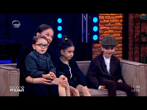 გორის ქალთა კამერული გუნდის სოლისტი თაკო ოქროპირიძე ოთხ შვილთან ერთად