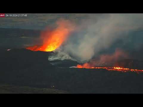 Scale of Erupting Iceland Volcano size revealed with people nearby (Apr 18, 2024)