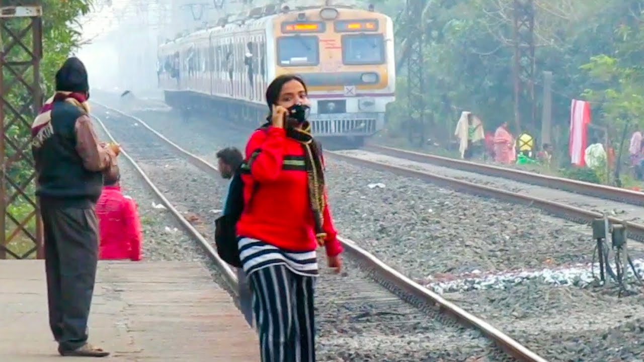 Howrah Tarakeswar EMU with New 3 Phase Medha Rake. - YouTube