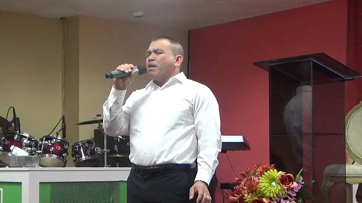 Hno Felix Carrizales Cantando al Senor JESUS el CR...