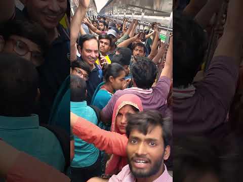👁️‍🗨️👁️‍🗨️ देख... देख... देख... कैसे खुश हो रही है! 🌹💐😂🤣✨ HURRAH 🤣 #prank #funny #comedy #newtrend