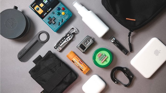 8 EDC Essentials You Actually Need In Your Bag 
