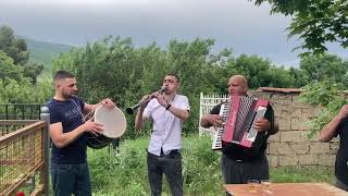 დედის საფლავზე გულის ამაჩუყებელი სიმღერა - არ მიგვრძვნია სიცივე შენთან ყოფნა მათბობდა