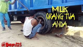 Story wa solidaritas tanpa(arek sekolah ngiwangi supir truk ganti.ban)