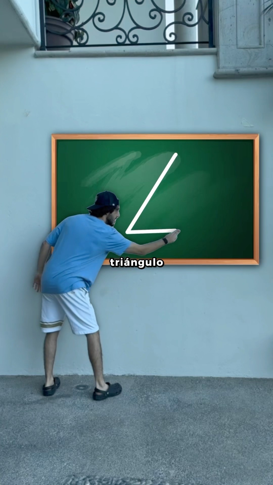 PUEDES DIBUJAR UN TRIANGULO CON 2 LINEAS??ES IMPOSIBLE
