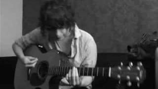 Video thumbnail of "The Kooks' Luke Pritchard Performing Unnamed Song"