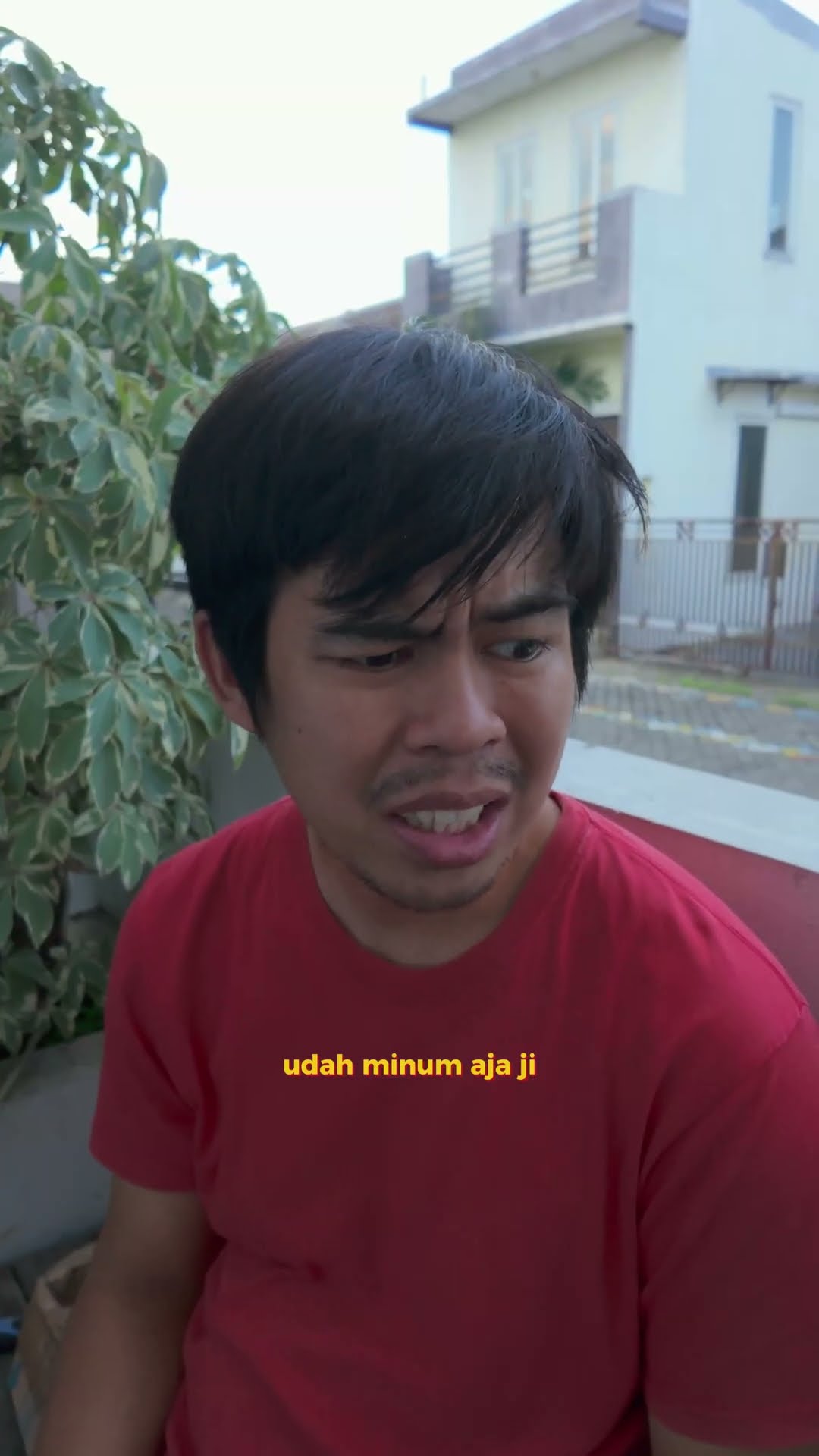 minum susu bayi