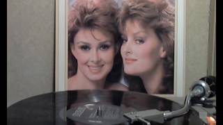 Video thumbnail of "The Judds - Old Pictures [original Lp version]"