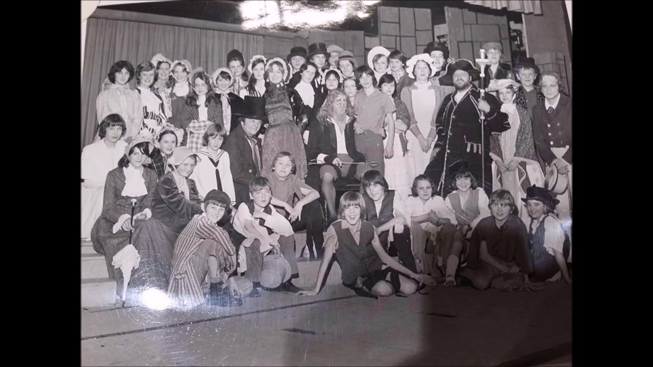 Assista a Oliver - Mortimer Wilson School Alfreton Production 1976 - Short Preview no YouTube Assista a Oliver - Mortimer Wilson School Alfreton Production 1976 - Short Preview no YouTube