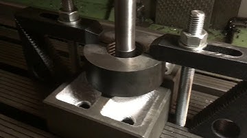 Thread Milling with linuxCNC on the MAHO MH400E