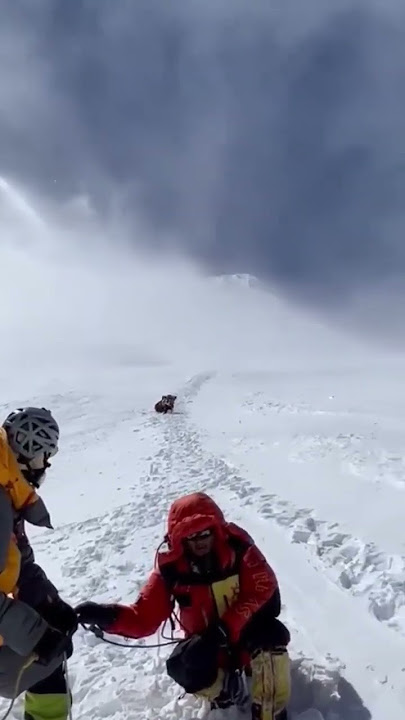 Live accident at Manaslu 2022