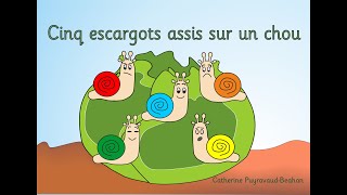 Cinq escargots assis sur un chou