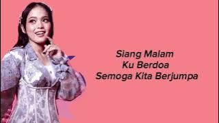 Putri Isnari Menggapai Cinta Lirik #menggapaicintaputri #putriisnari #putriisnarimenggapaicinta