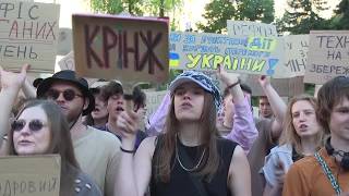 Ukrainians protest for second day, call to replace army chief