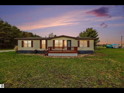 2652 Sawyer Road, Traverse City, MI home video tour