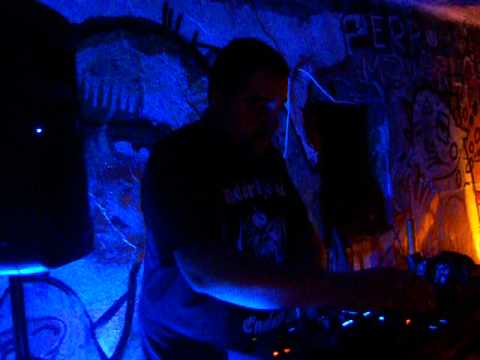 NeOx - RavE BuNkeR CyBerTecH - YouTube