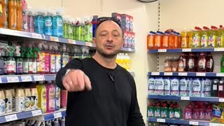 Zena Mjeri Metrom. Uzas. Sav Sam Se Zbunio