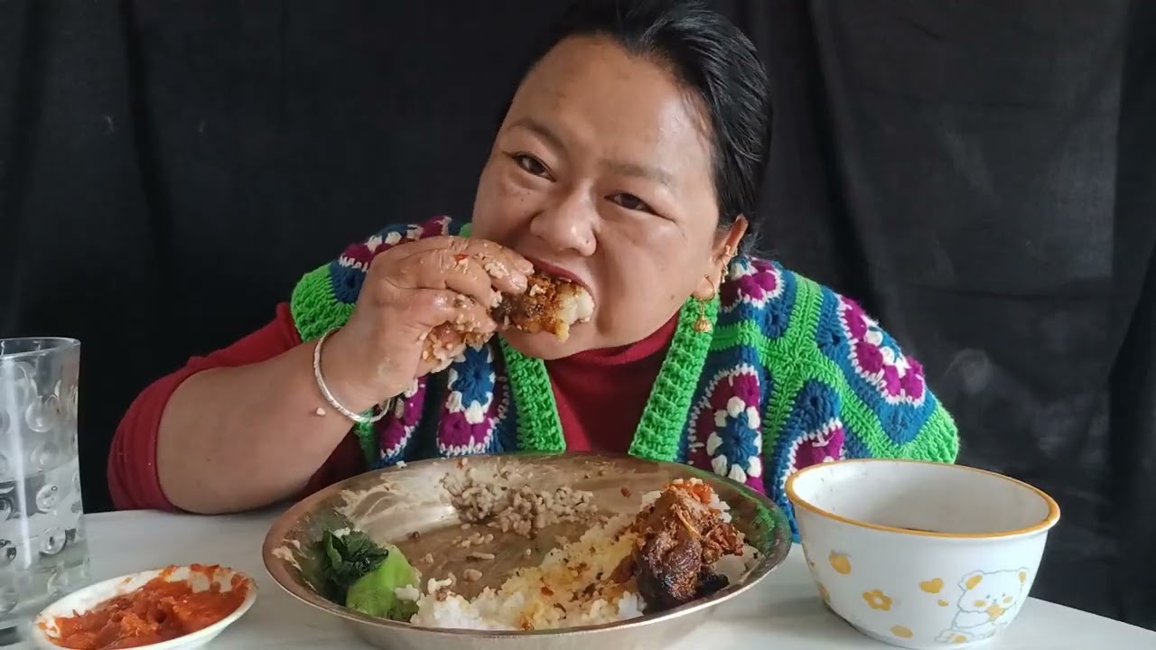 सुगुरकाे मासु,रायाे साग कालाे दाल अचार र भात Priyamarsa Rai ।