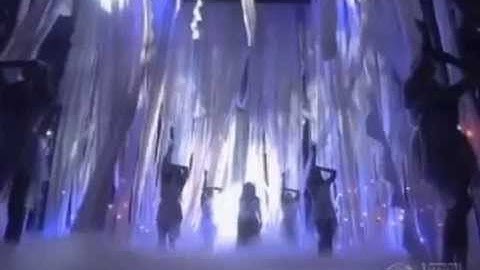 Selena Gomez - Come & Get It (Live At The Billboard Music Awards 2013)
