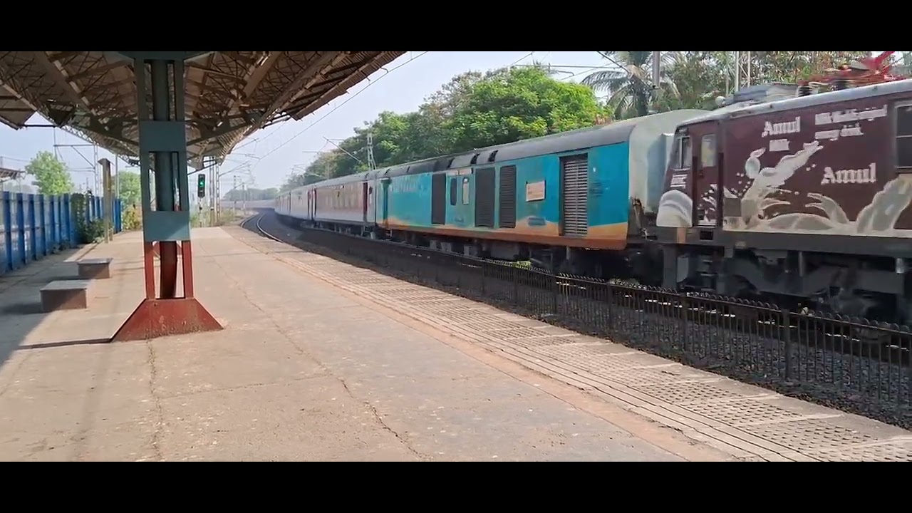 22904 bhuj ac express high-speed crossing sabarmati junction