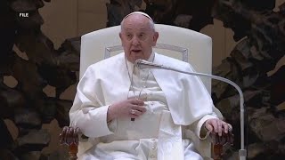 Vatican: Pope shows slight improvement