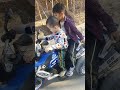 Mustafo mototsikl haydamoqda