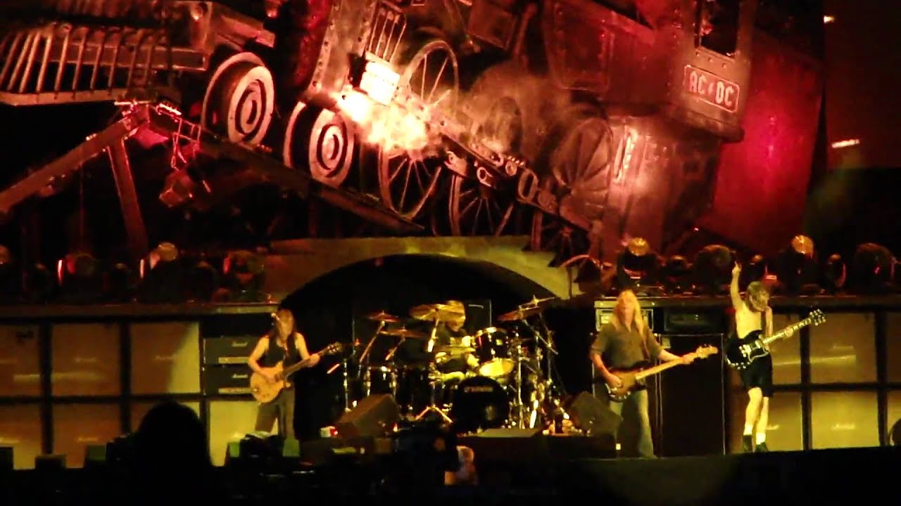 AC/DC - High Voltage (Bemowo Warsaw 2010) - YouTube