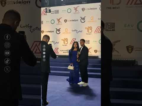 خوان بيزيرا لاعب الزمالك وزوجته من حفل توزيع جوائز ذا بيست