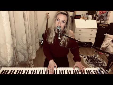 Anakelly - Nobody Does It Better - Piano Version