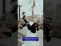 عروس مصرية تحمل زوجها خلال جلسة تصوير وتثير الجدل