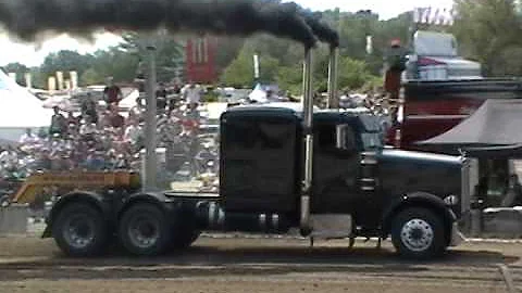 Marc Brard pulling Bedford 2014 Peterbilt