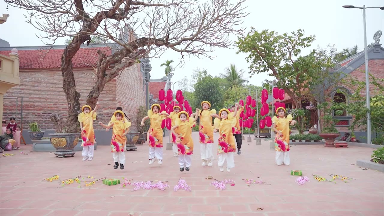 04NHỮNG NGÀY XUÂN RỰC RỠ