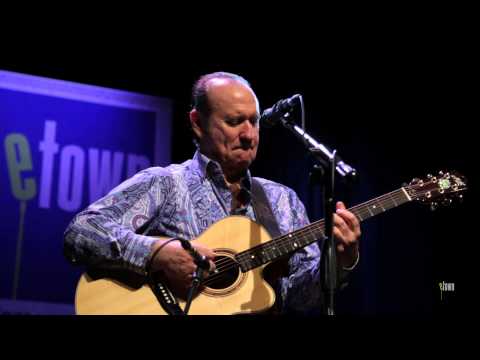 Video: Colin Hay Net Worth: Wiki, Ndoa, Familia, Harusi, Mshahara, Ndugu