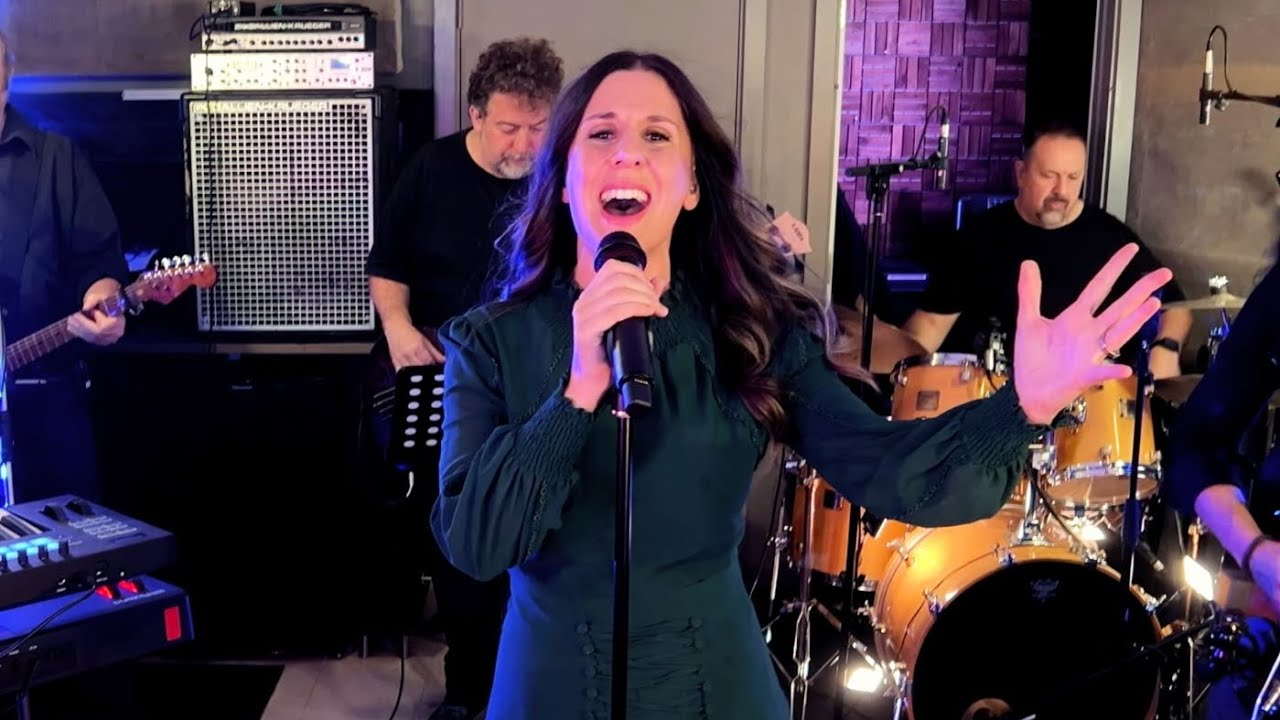 Watch Total Eclipse of the Heart | the Ultimate Live Studio Performance | Sing It Live on YouTube