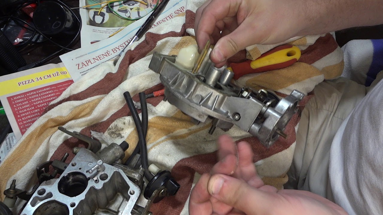 Cleaning carburetor from skoda favorit 135 LS (audio not in sync with video)