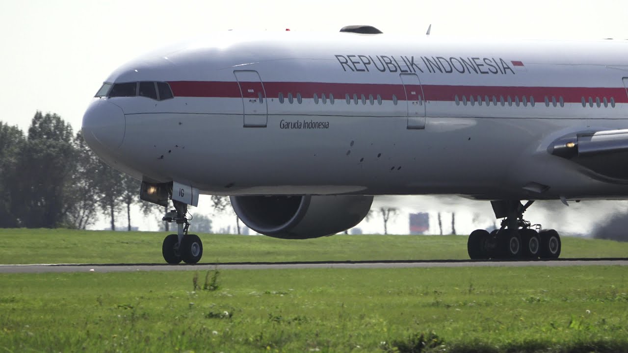 REPUBLIK INDONESIA! Garuda Indonesia Boeing 777-300ER (PK-GIG