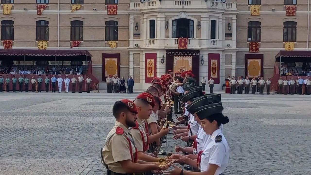 ACADEMIA GENERAL MILITAR. ENTREGA DE SABLES. AGM ZARAGOZA 2023