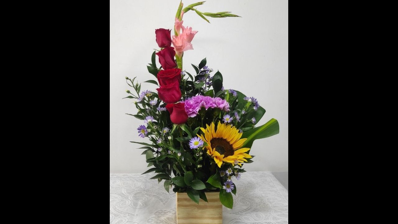 Lets make a beautiful floral arrangement with orange and white roses