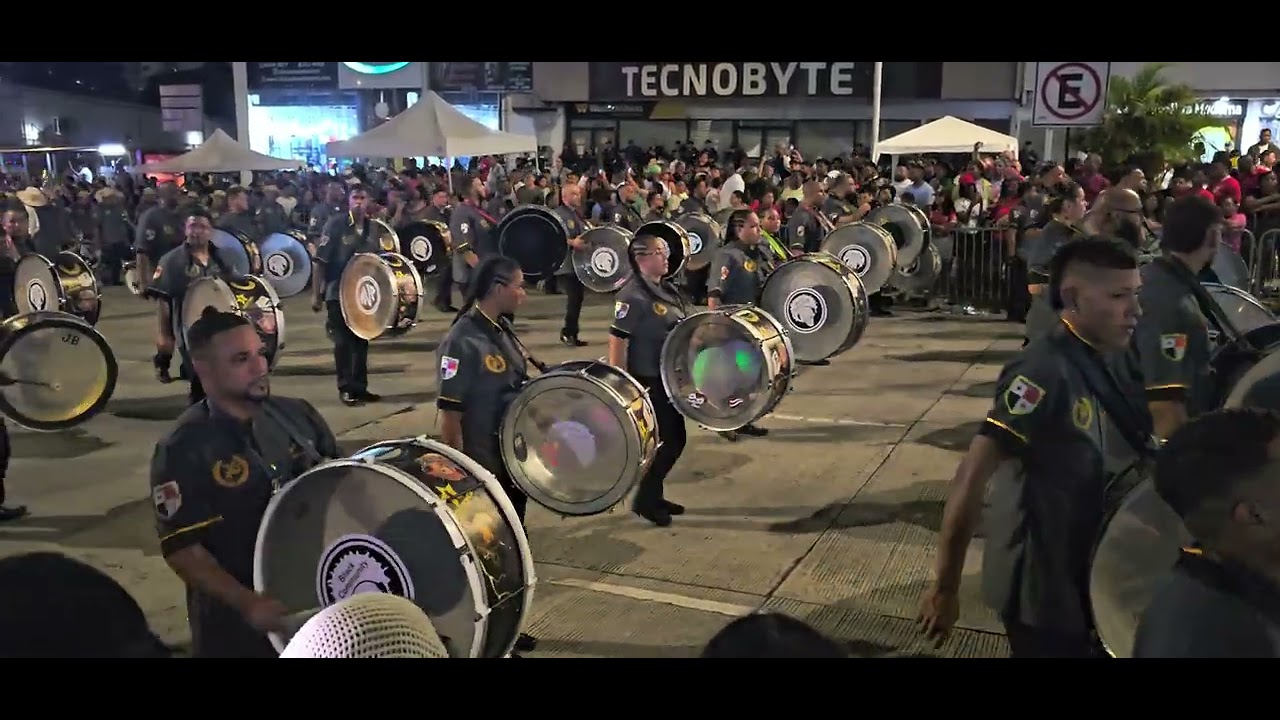 Cierre Desfile 4 de noviembre 2025 - Búho de Oro 