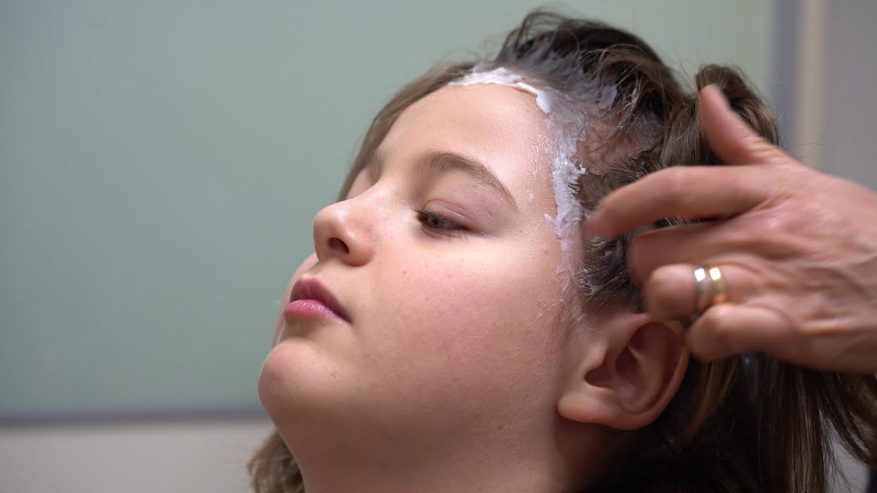 Tutorial colore capelli, come fare la tinta a casa, per coprire la ricrescita dei capelli bianchi.