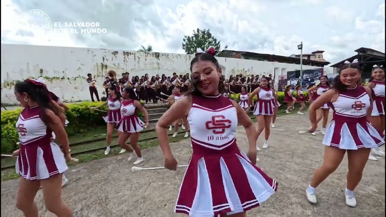 Impresionante Presentaciòn de los Jovenes del Colegio Salarruè en Sonsonate