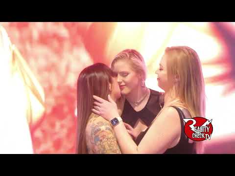 3 way lesbian kiss at AVN 2023