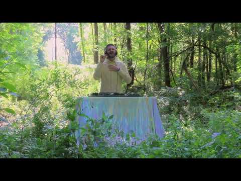 Смотреть «Davin Youngs - Wherever You Go (live in the woods of Michigan)» на YouTube