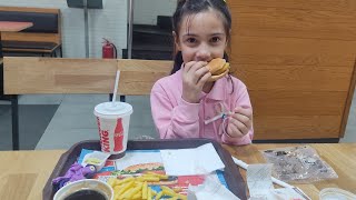 Umay'a Okul Çıkışı Sürprizim Var. Okul Vlog #oyun #oyuncak #burgerking #vlog Resimi