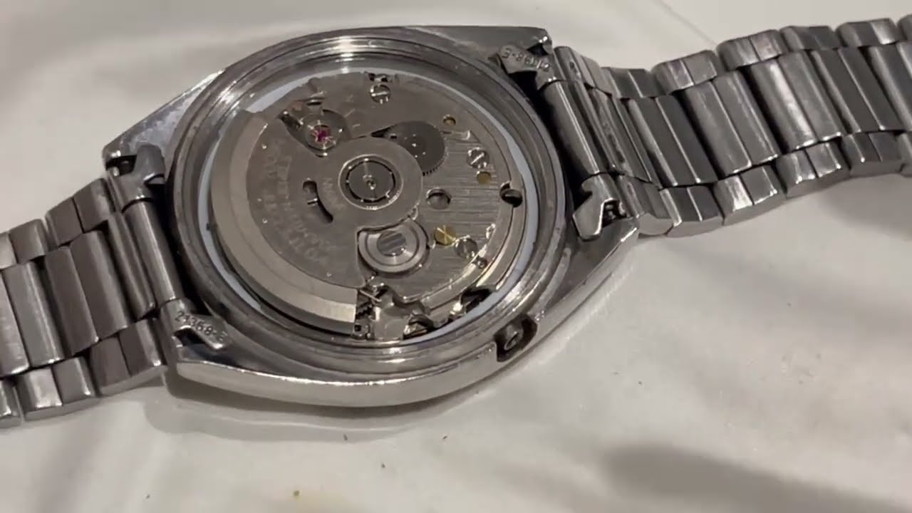 Vintage Seiko 7009 Movement | How to Remove the Movement | Remove
