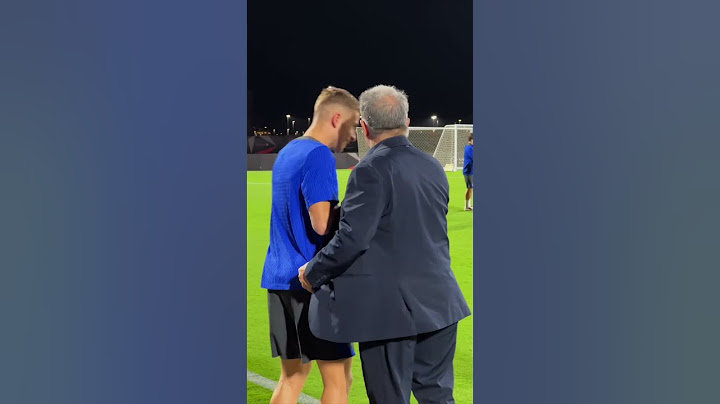 💪 President Joan Laporta visits the team ahead of the semi-final battle! #fcbarcelona #football