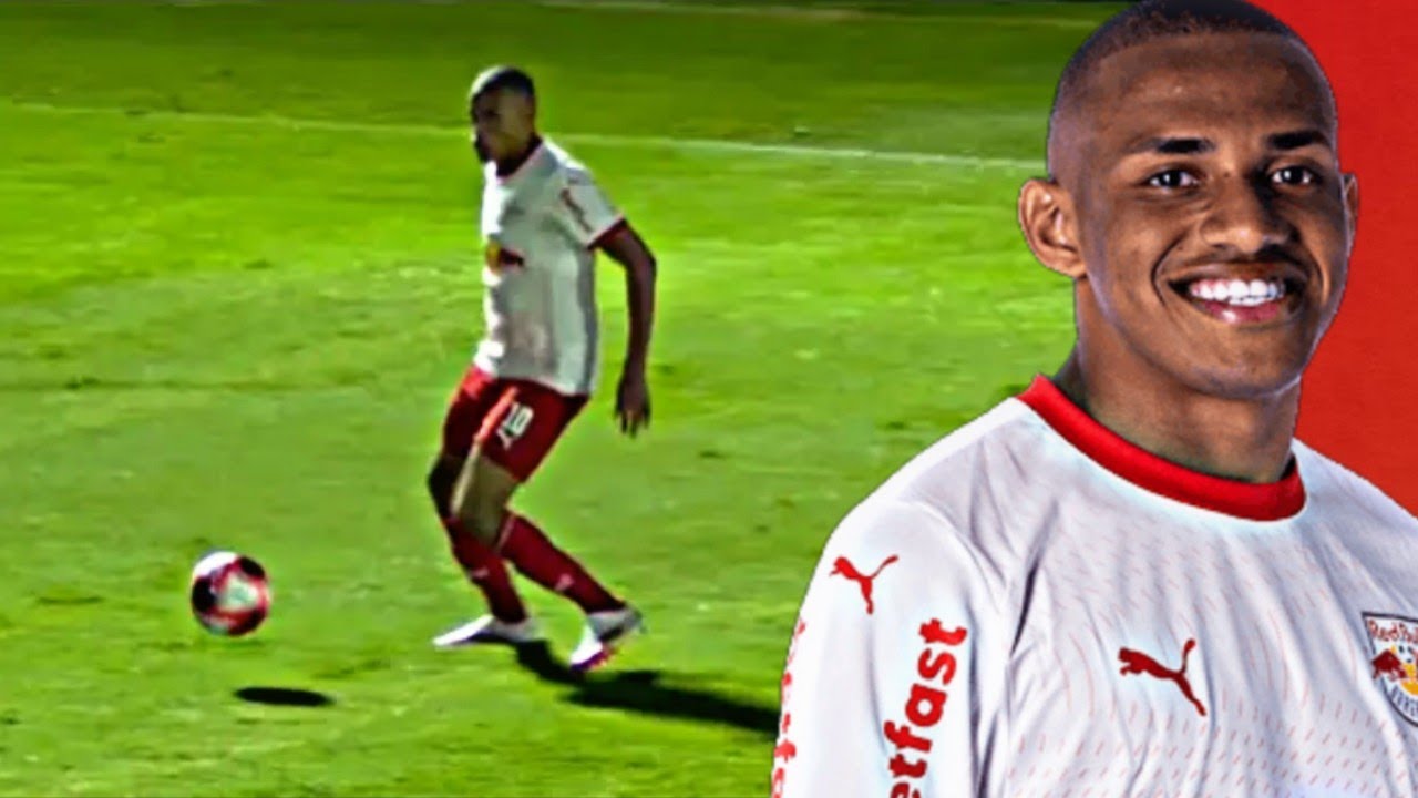 Jhon Jhon joga muita bola