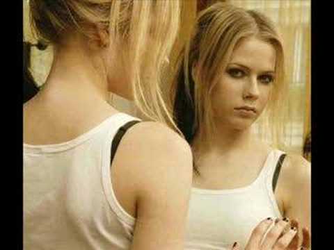 Avril Lavigne steals from My Chemical Romance!