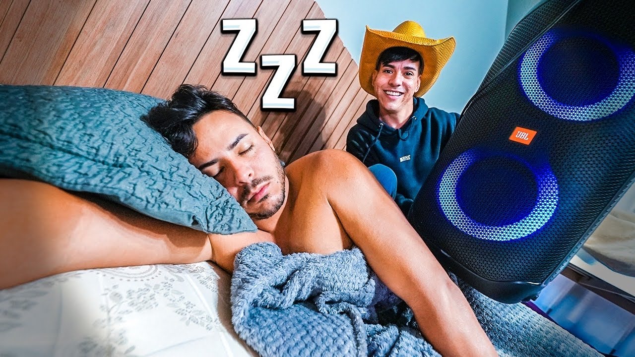 ACORDEI OS MEUS AMIGOS COM A JBL GIGANTE - TROLAGEM