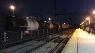 CSX Q438-24 With New ET44AH & DPU Comes To A Stop at Langhorne, PA